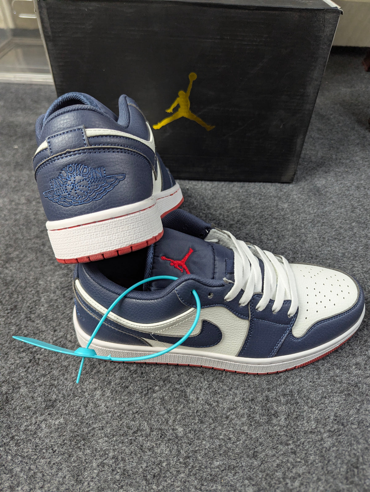 Air Jordan 1 "Obsidian Ember Glow"